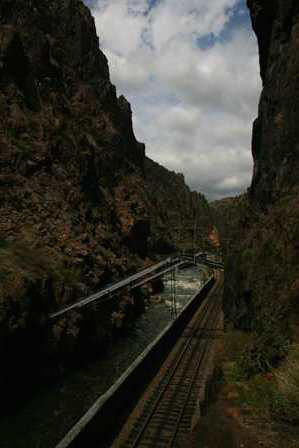 hanging bridge, railroad, royal gorge park